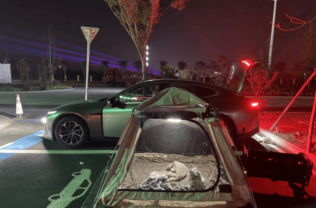 庆期间年轻人旅行掀起“帐篷过夜”热潮冰球突破游戏网站不住酒店住帐篷！国(图3)