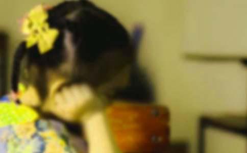 旅游出行必备物品冰球突破游戏女孩